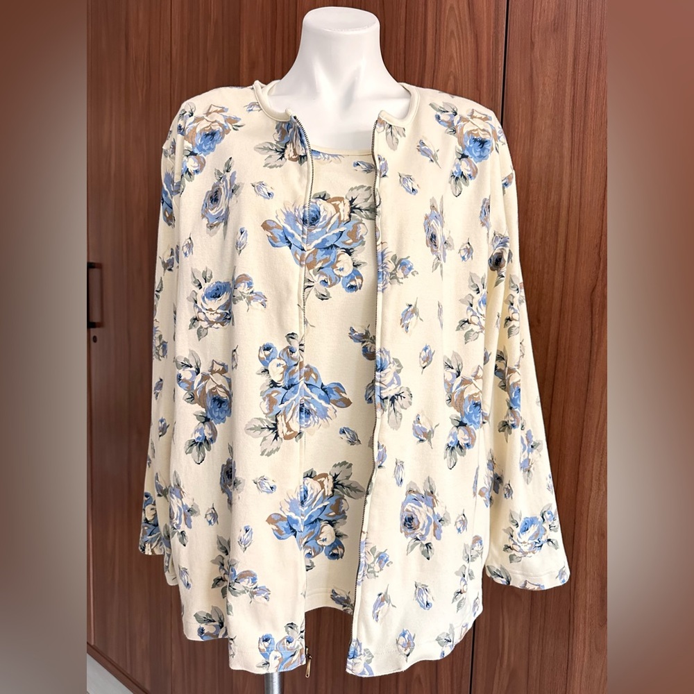 Liz Claiborne Two piece Cream and Blue Floral Top Set